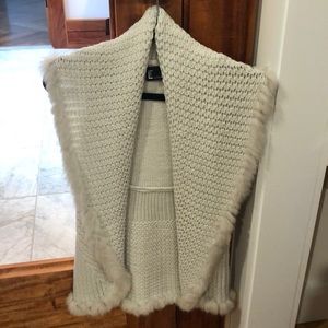 Love Token knit vest with real fur trim